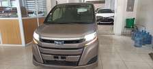 Toyota Noah hybrid Gold 2018