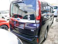 Toyota Noah hybrid purple 🟣