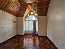 5 Bed House with En Suite in Runda