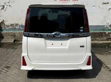 TOYOTA NOAH MINIVAN