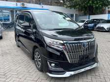 Toyota Esquire hybrid black 2018