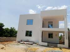 5 Bed Villa with En Suite at Bamburi