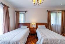 4 Bed House with En Suite in Ridgeways