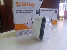 Wifi Repeater With 802.11b G N 300Mbps Wireless Router (Whit