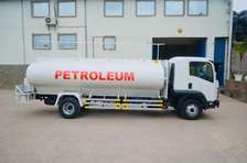Petroleum Tanker Truck Large Capacity Reliable