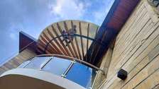 Polycarbonate sheet installation