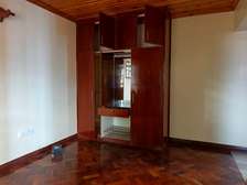 5 Bed House with En Suite in Nyari