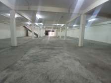 19,999 ft² Warehouse with Parking in Industrial Area