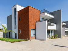 4 Bed House with En Suite in Langata