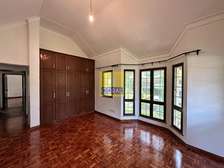 5 Bed House in Rosslyn