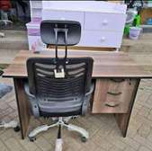 Excellent quality office chair and desk