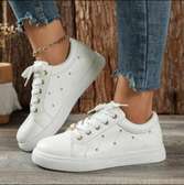 Classy dotted sneakers