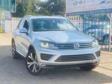 Volkswagen Touareg R-Line Year 2015 New shape with moonroof