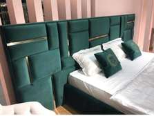 5*6 MIRRORED BED IN EMARALD