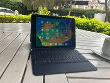 Apple iPad 7th Gen 128Gb 10:2” with Smart Keyboard