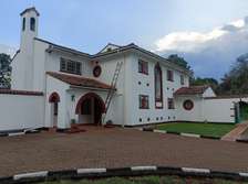 4 Bed House with En Suite in Rosslyn