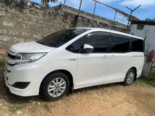 Toyota Noah Hybrid white 2018 2wd