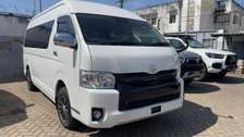 TOYOTA HIACE 9L GRAND CABIN AUTO PETROL