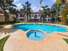 5 Bed House with En Suite in Nyari