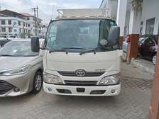 TOYOTA DYNA WITH FRONT LEAF SPRINGS