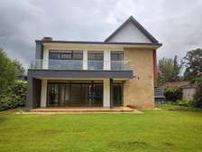 4 Bed House with En Suite in Garden Estate