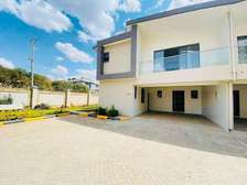 4 Bed House with En Suite at Syoukimau