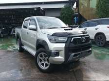 2014 HILUX DCAB AUTO 2500CC 2WD DIESEL FACELIFTED TO ROCCO