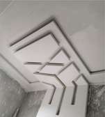 Combined wall and ceiling crossed gypsum design