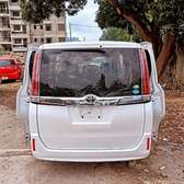 Toyota Esquire white 2018 2wd