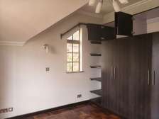 4 Bed Townhouse with En Suite in Rosslyn