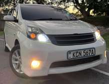 Toyota ISIS 2010