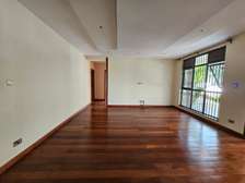 7 Bed House with En Suite in Nyari