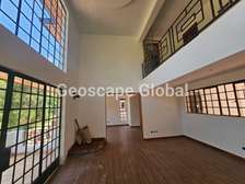 5 Bed House with En Suite in Nyari