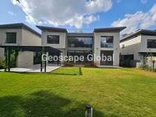 5 Bed House with En Suite in Runda