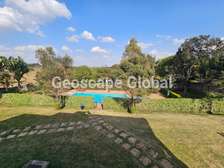 5 Bed House with En Suite in Nyari