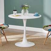 Round  table ( black &white)