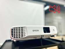 projector Epson S05 for hire
