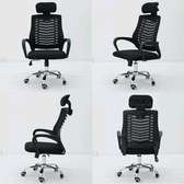Comfortable office chair in black Y