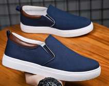Laceless rubber shoes
