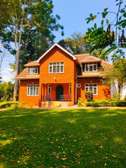5 Bed Villa with En Suite in Rosslyn