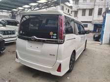 Toyota Noah wxb pearl