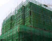 Construction scaffolding safety net