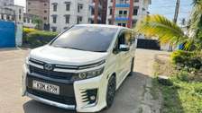 Toyota Voxy KDM 2016