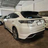TOYOTA HARRIER (we accept hire purchase)