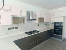 5 Bed Villa with En Suite in Lavington