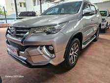 Toyota Fortuner (silver)