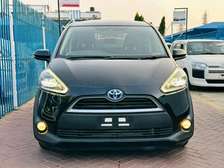 Toyota Sienta hybrid 2016