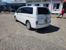 Toyota isis 2015model