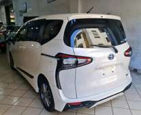 Toyota Harrier pearl