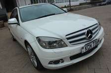 Mercedes Benz C200 Avantgarde 2009 90,000 Kms